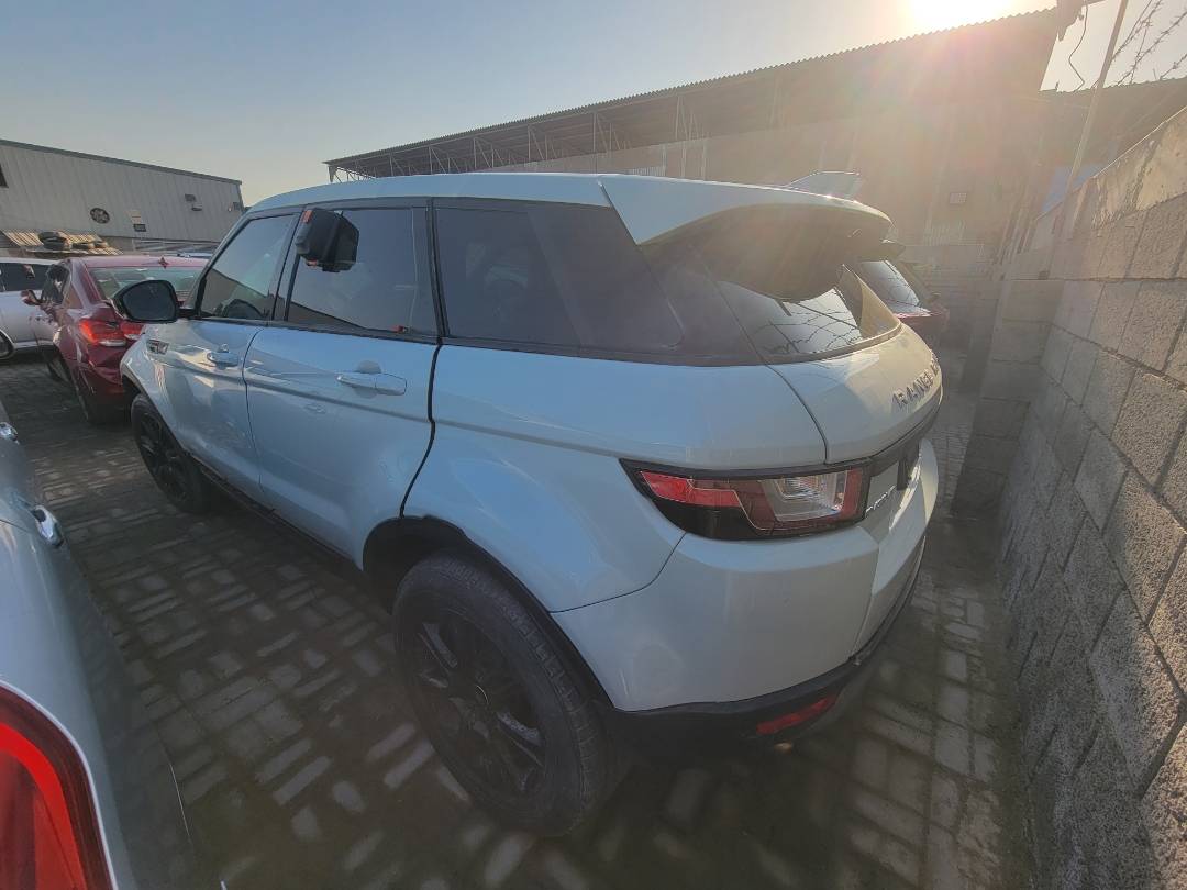 2016 LAND ROVER RANGE ROVER EVOQUE — 92140 Miles — Lot 158474 — Souq - Marhaba Auctions Used Cars - Image 5