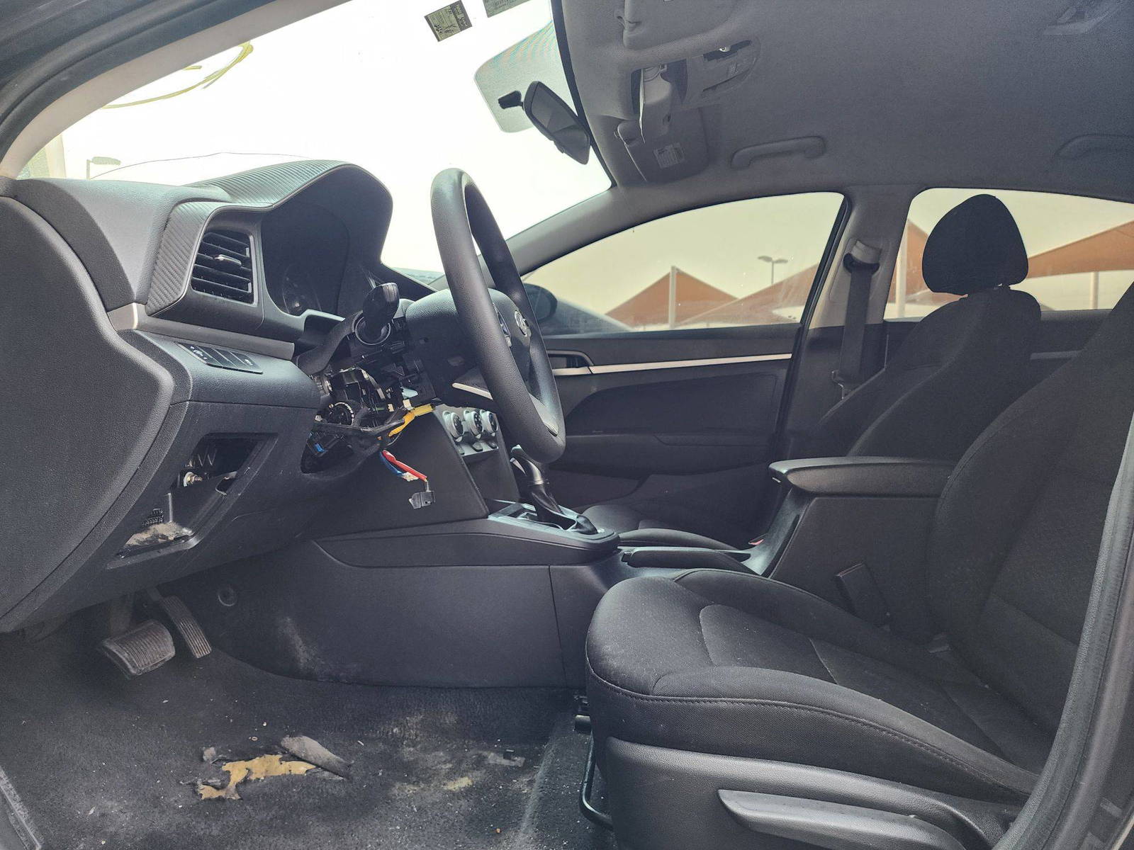 2019 HYUNDAI ELANTRA — 129241 Miles — Lot H440538 — Souq - Marhaba Auctions Used Cars - Image 8