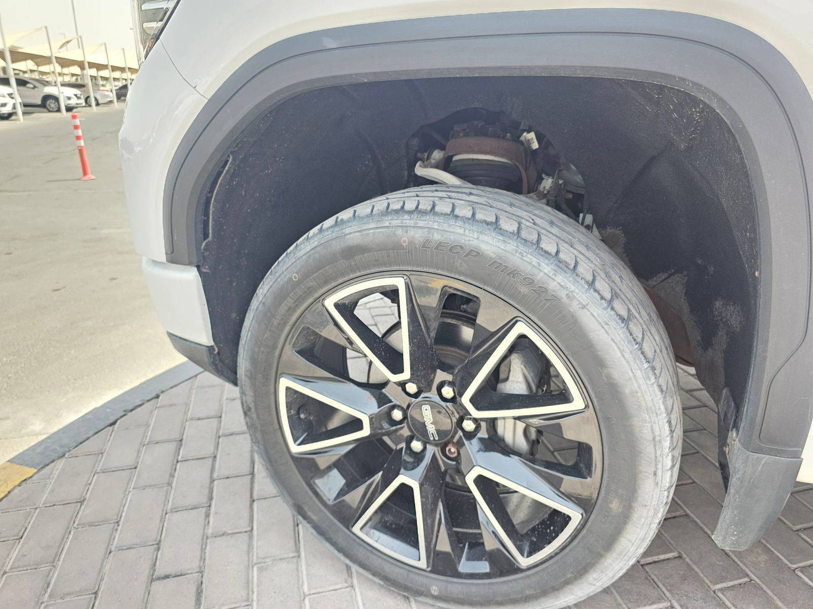 2019 GMC SIERRA — 92569 Miles — Lot KG158028 — Souq - Marhaba Auctions Used Cars - Image 10