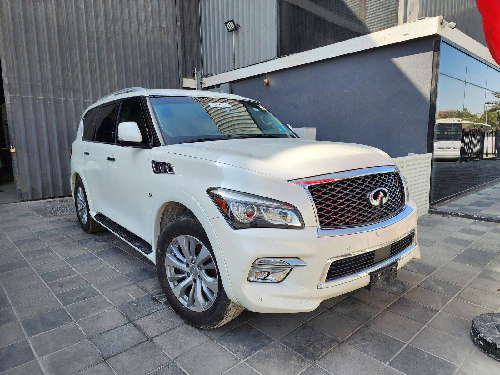 2016 INFINITI QX80 — 181153 Miles — Lot 1177167 — Souq - Marhaba Auctions Used Cars - Image 4
