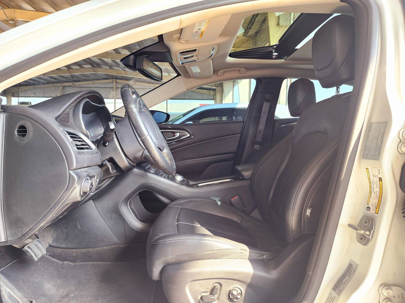 2015 CHRYSLER 200 — 275439 KM — Lot 124587 — Souq - Marhaba Auctions Used Cars - Image 9