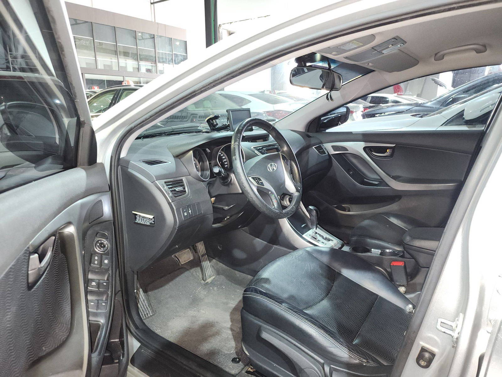 2011 HYUNDAI AVANTE — 151252 KM — Lot 040070 — Al Quoz - Marhaba Auctions Used Cars - Image 9