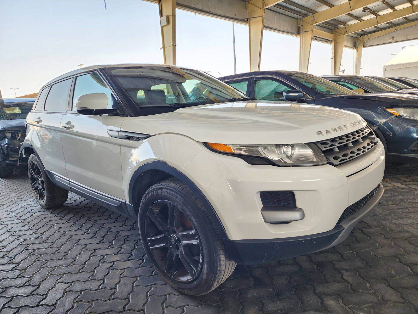 2013 LAND ROVER RANGE ROVER EVOQUE — 175770 Miles — Lot 39061847 — Souq - Marhaba Auctions Used Cars - Image 4