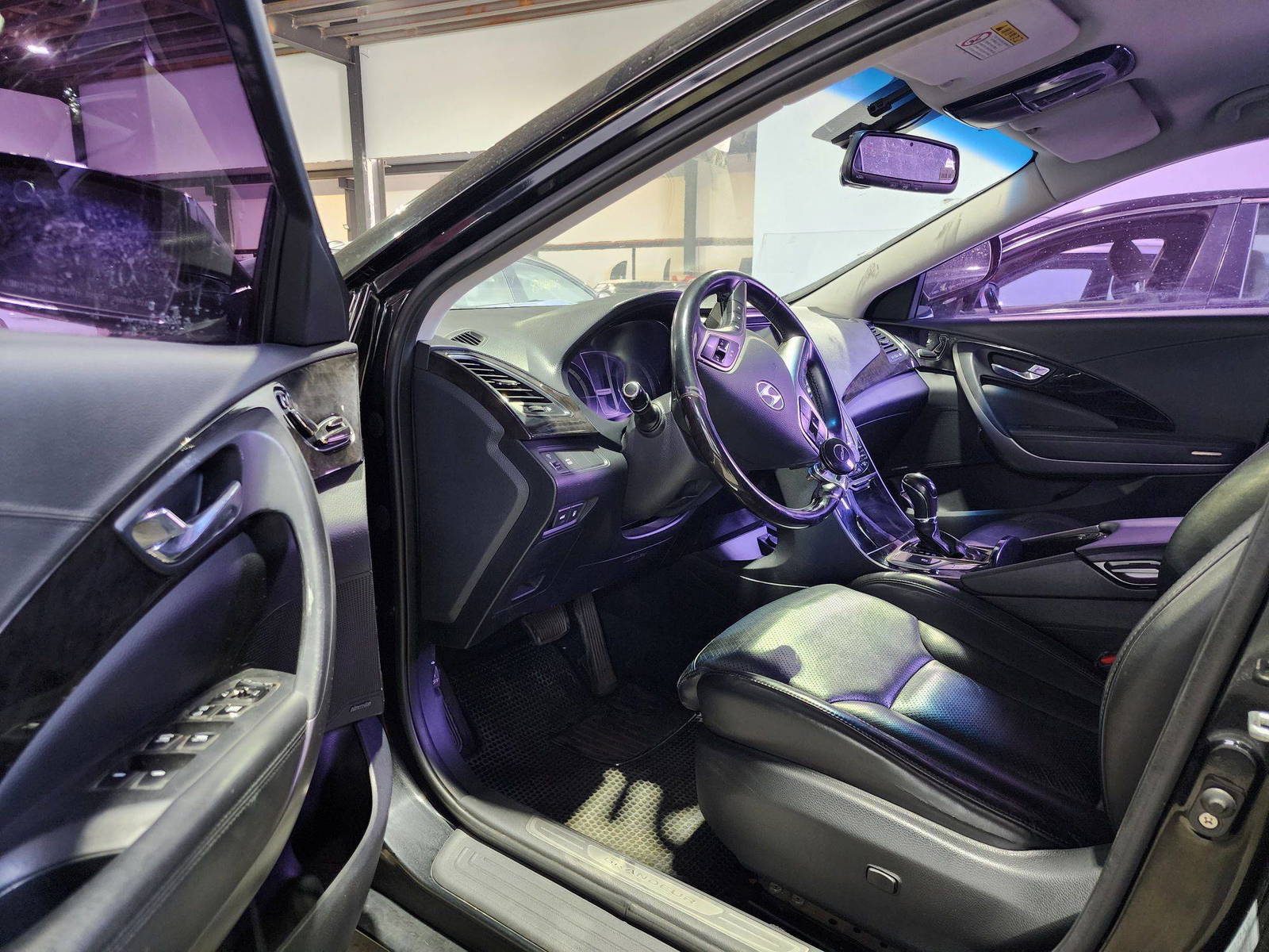 2011 HYUNDAI GRANDEUR — 217520 KM — Lot 021830 — Main - Marhaba Auctions Used Cars - Image 9