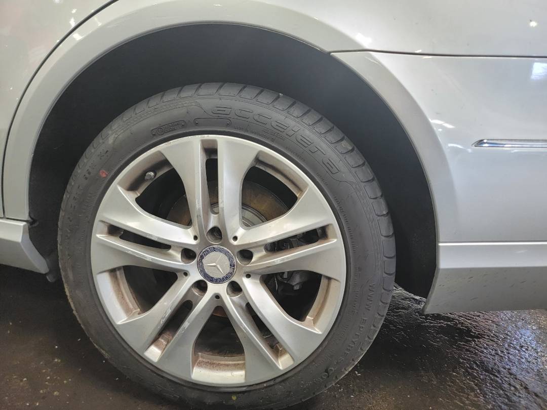 2011 MERCEDES BENZ E 350 — 200307 Miles — Lot A344381 - Marhaba Auctions Used Cars - Image 4