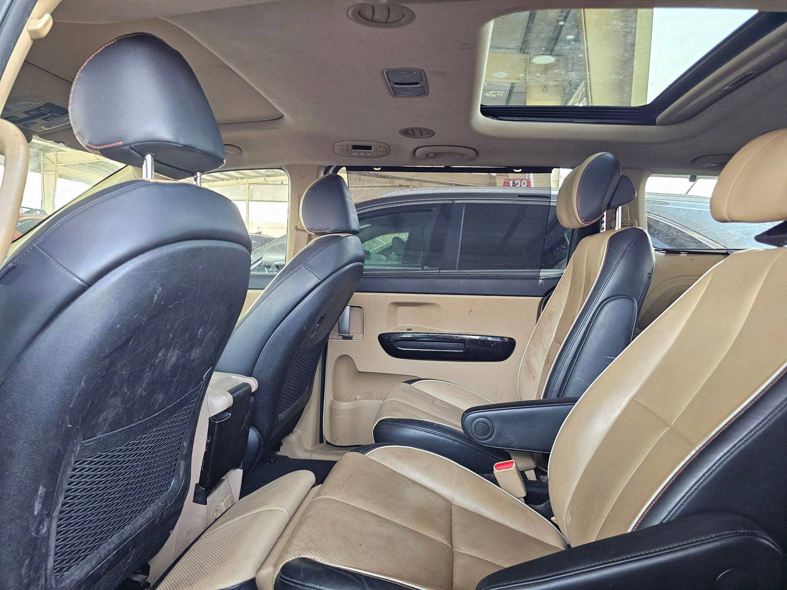 KIA SEDONA 2015 - Marhaba Auction Used Cars - Image 6