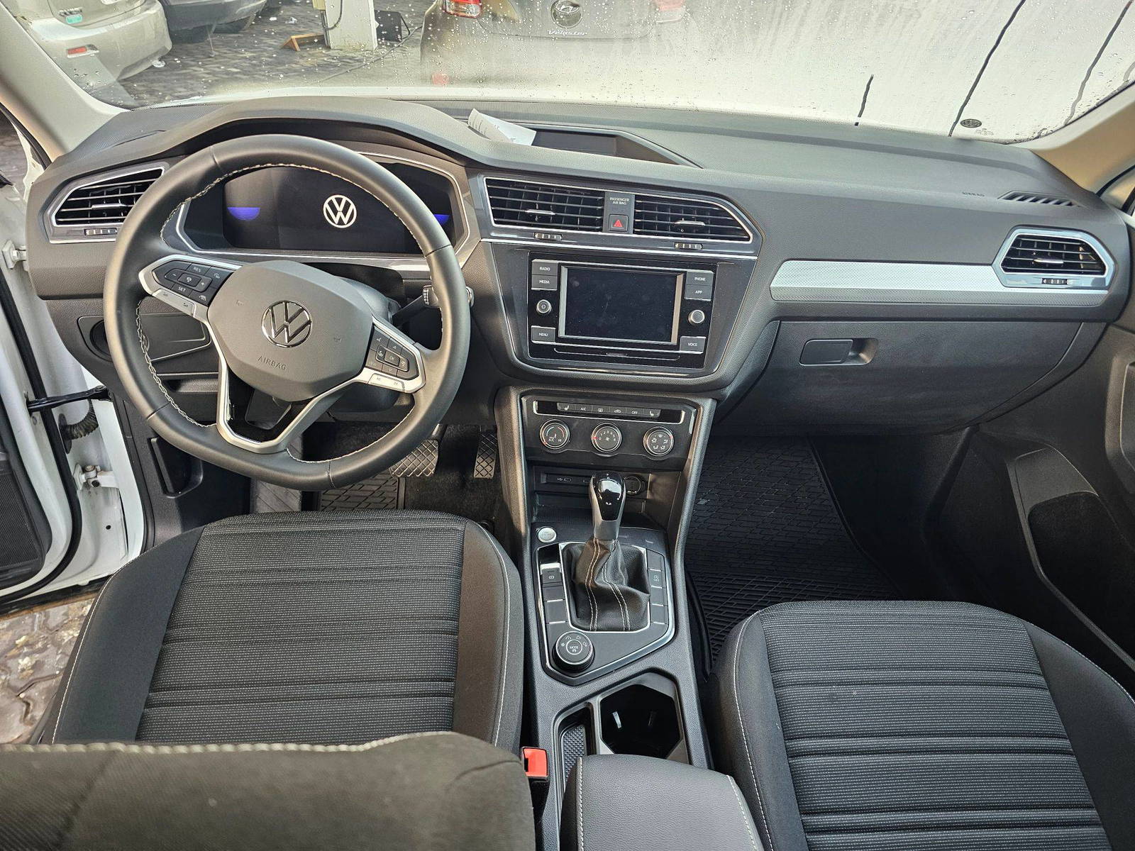 2024 VOLKSWAGEN TIGUAN — 1187 Miles — Lot M038318 — Souq - Marhaba Auctions Used Cars - Image 7