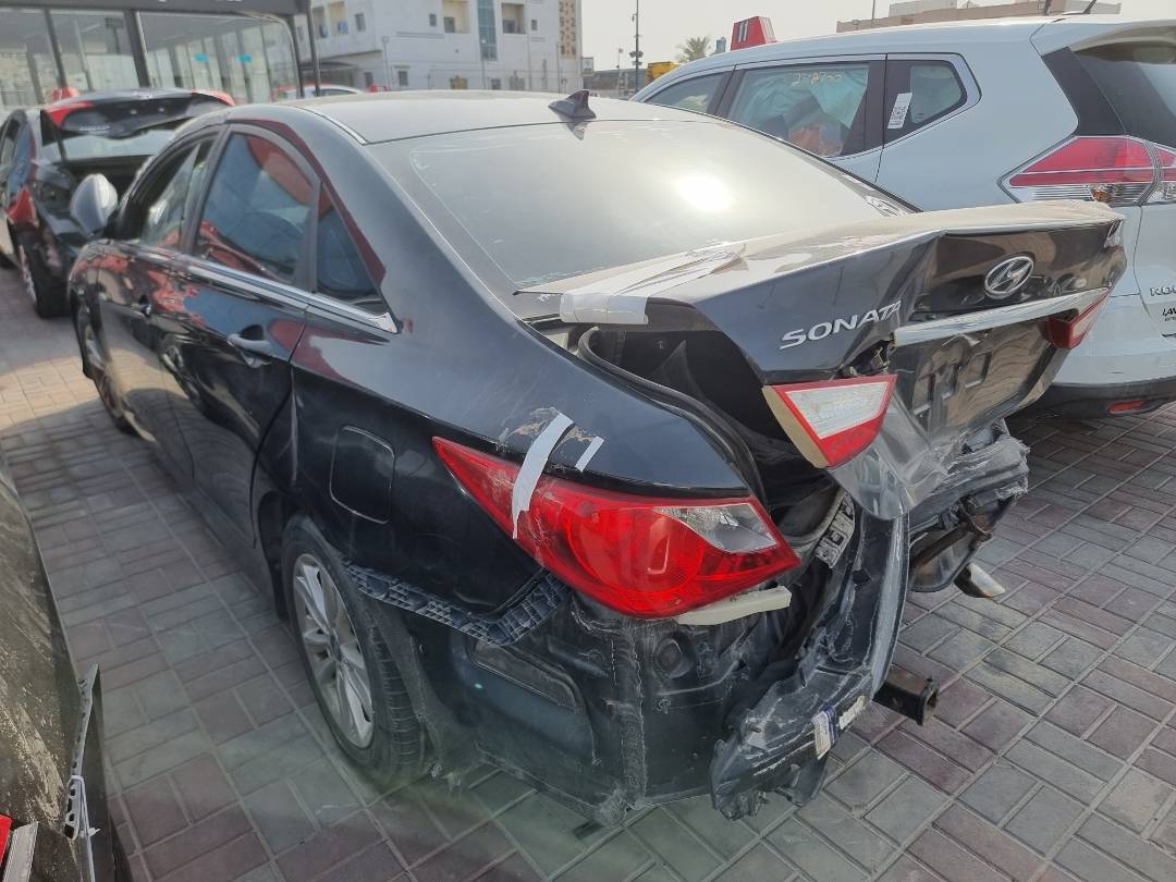 2014 HYUNDAI SONATA — 140994 Miles — Lot 125487 — Ind. 12 - Marhaba Auctions Used Cars - Image 4