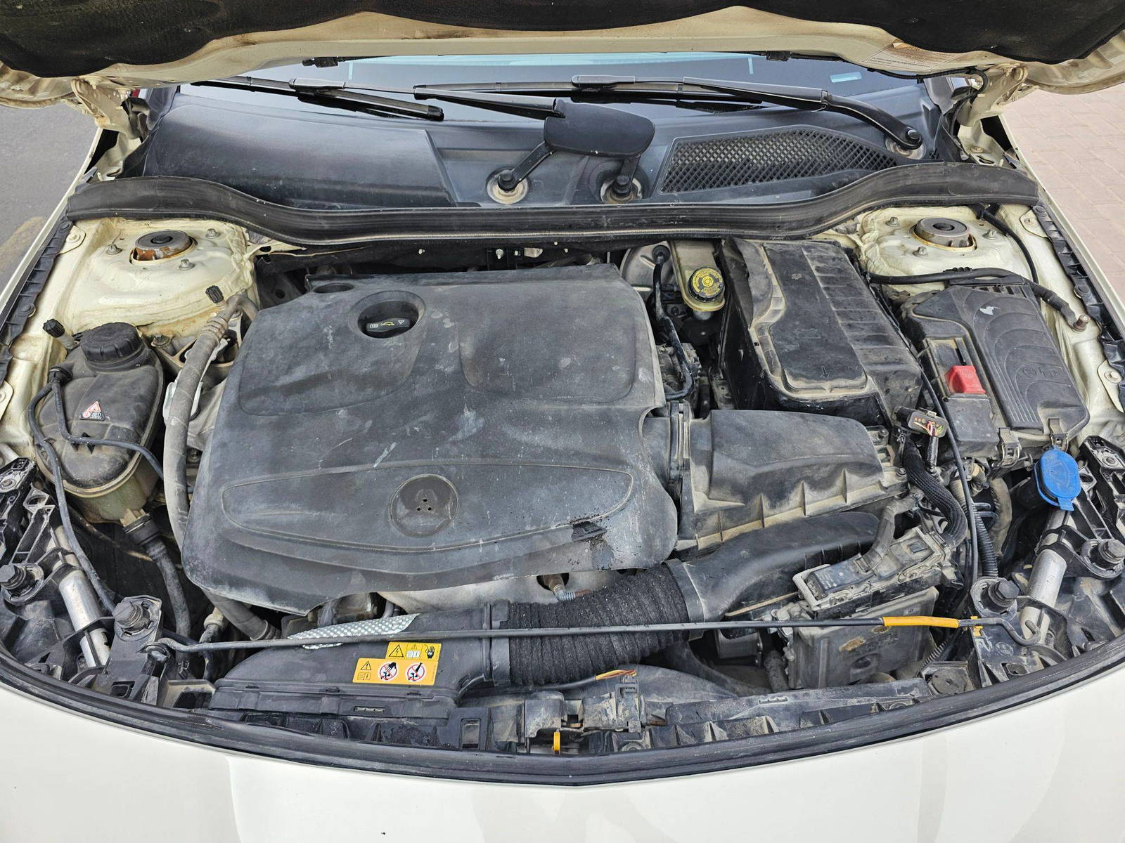2015 MERCEDES BENZ CLA 250 — 269074 KM — Lot 0FN231244 — Souq - Marhaba Auctions Used Cars - Image 11