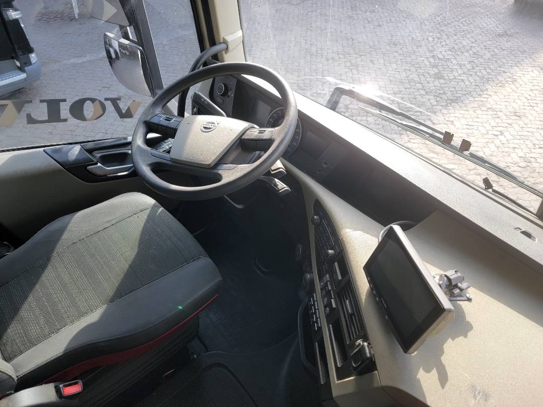 2015 VOLVO FH-Series — 973370 KM — Lot FB737904 — Main - Marhaba Auctions Used Cars - Image 9