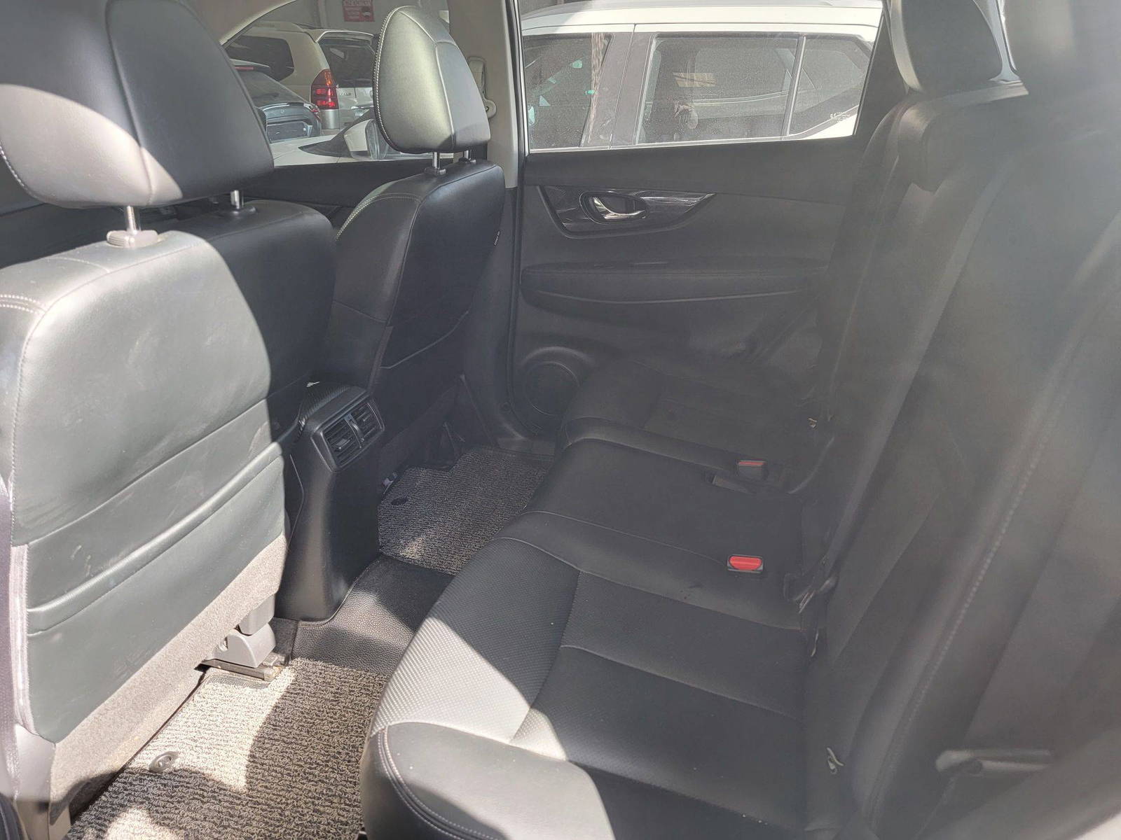 2018 NISSAN X TRAIL — 83033 KM — Lot 000309 — Main - Marhaba Auctions Used Cars - Image 9