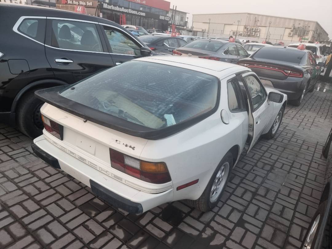Porsche 944 1985 view 2