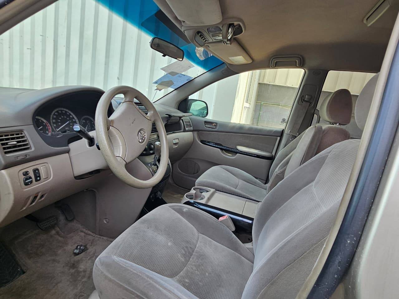 2004 TOYOTA SIENNA — 276619 Miles — Lot 92529325 — Souq - Marhaba Auctions Used Cars - Image 10