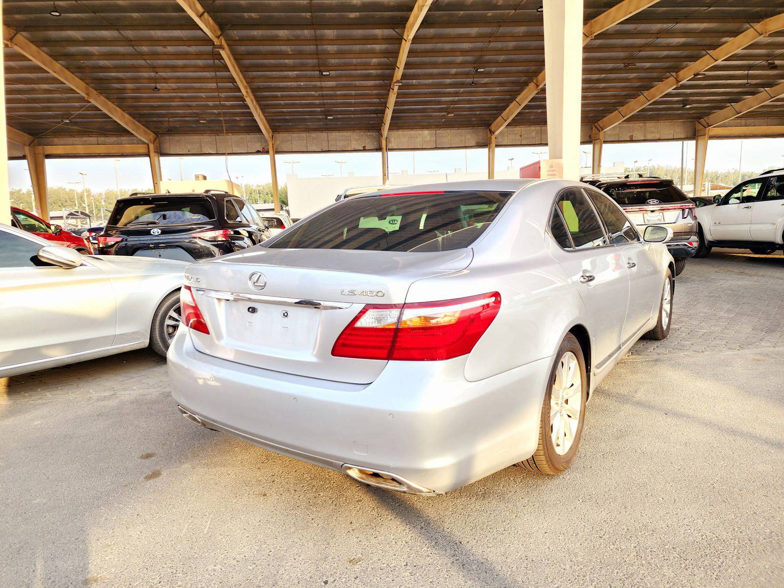 2012 LEXUS LS 460 — 129301 KM — Lot 3C5109416 — Souq - Marhaba Auctions Used Cars - Image 3