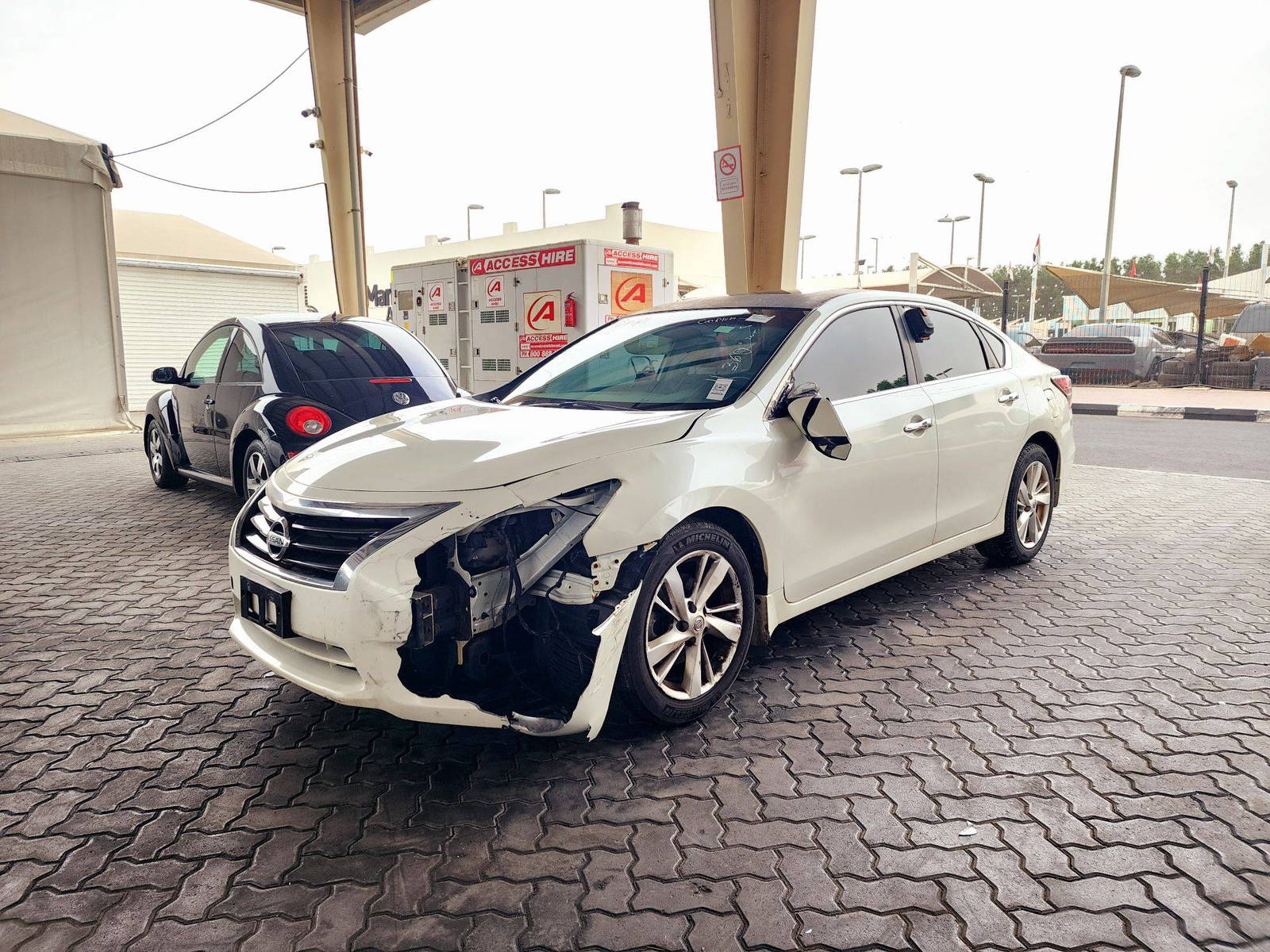 2015 NISSAN ALTIMA — 389629 KM — Lot AP6FN330851 — Souq - Marhaba Auctions Used Cars - Image 4