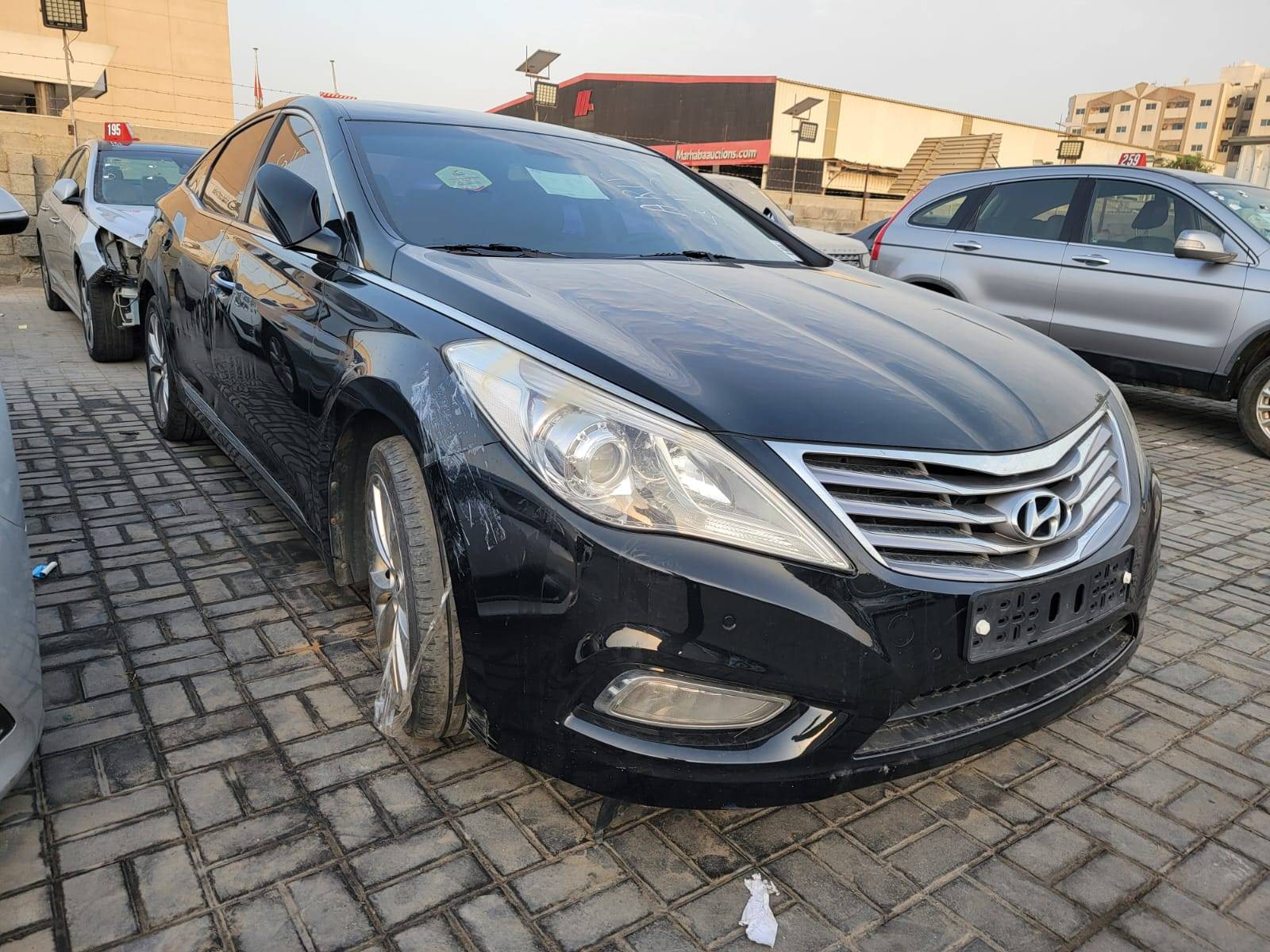 2011 HYUNDAI GRANDEUR — 242412 KM — Lot 21249 — Souq - Marhaba Auctions Used Cars - Image 5