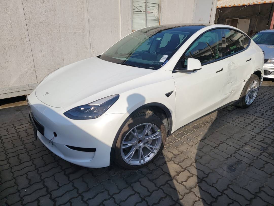 2023 TESLA MODEL Y — 7250 KM — Lot 103566 — Main - Marhaba Auctions Used Cars - Image 4