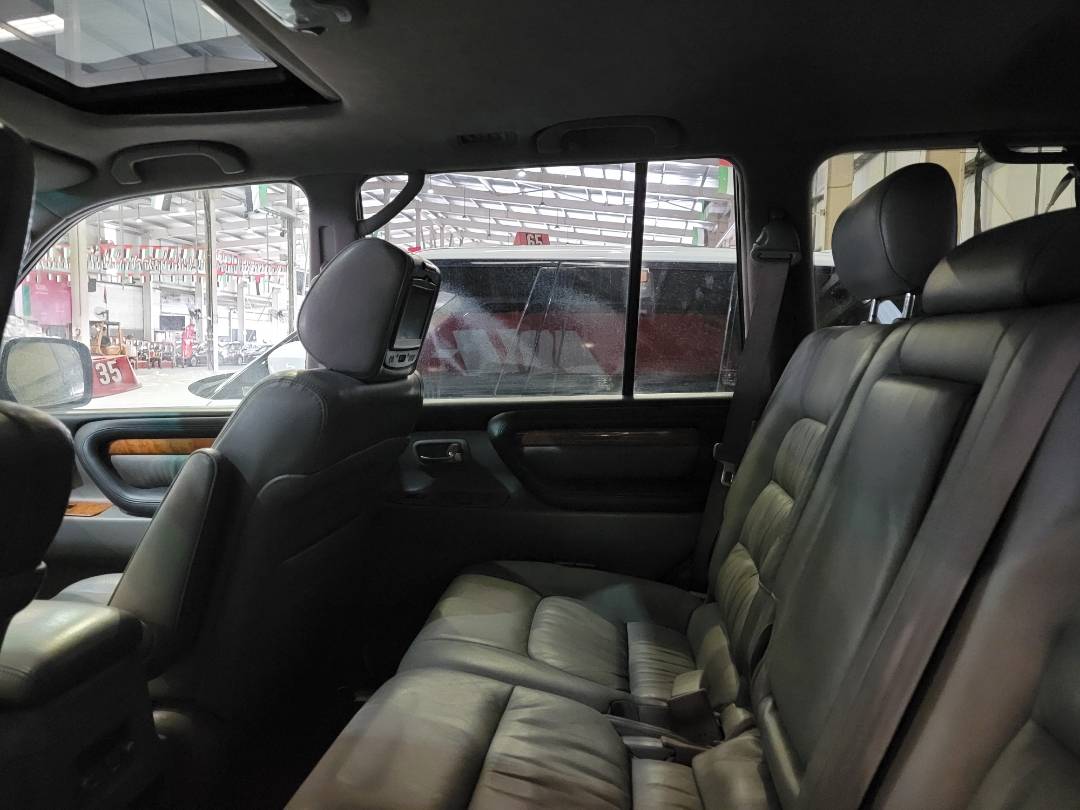 2006 LEXUS LX 470 — 180801 Miles — Lot 4012976 — Main - Marhaba Auctions Used Cars - Image 7