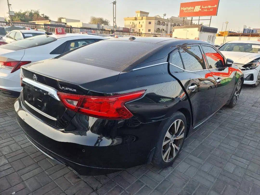 NISSAN MAXIMA