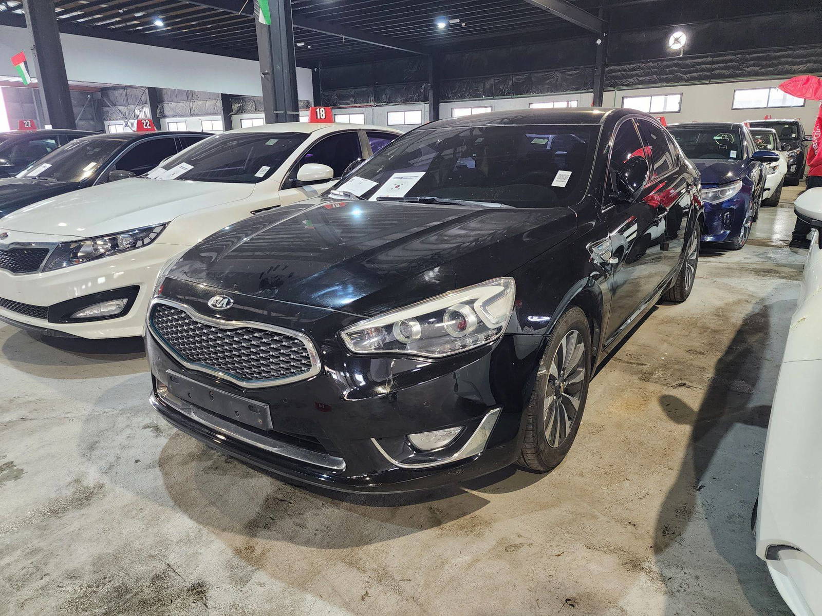 2014 KIA K7 — 211491 KM — Lot 2256 — Al Quoz - Marhaba Auctions Used Cars - Image 4