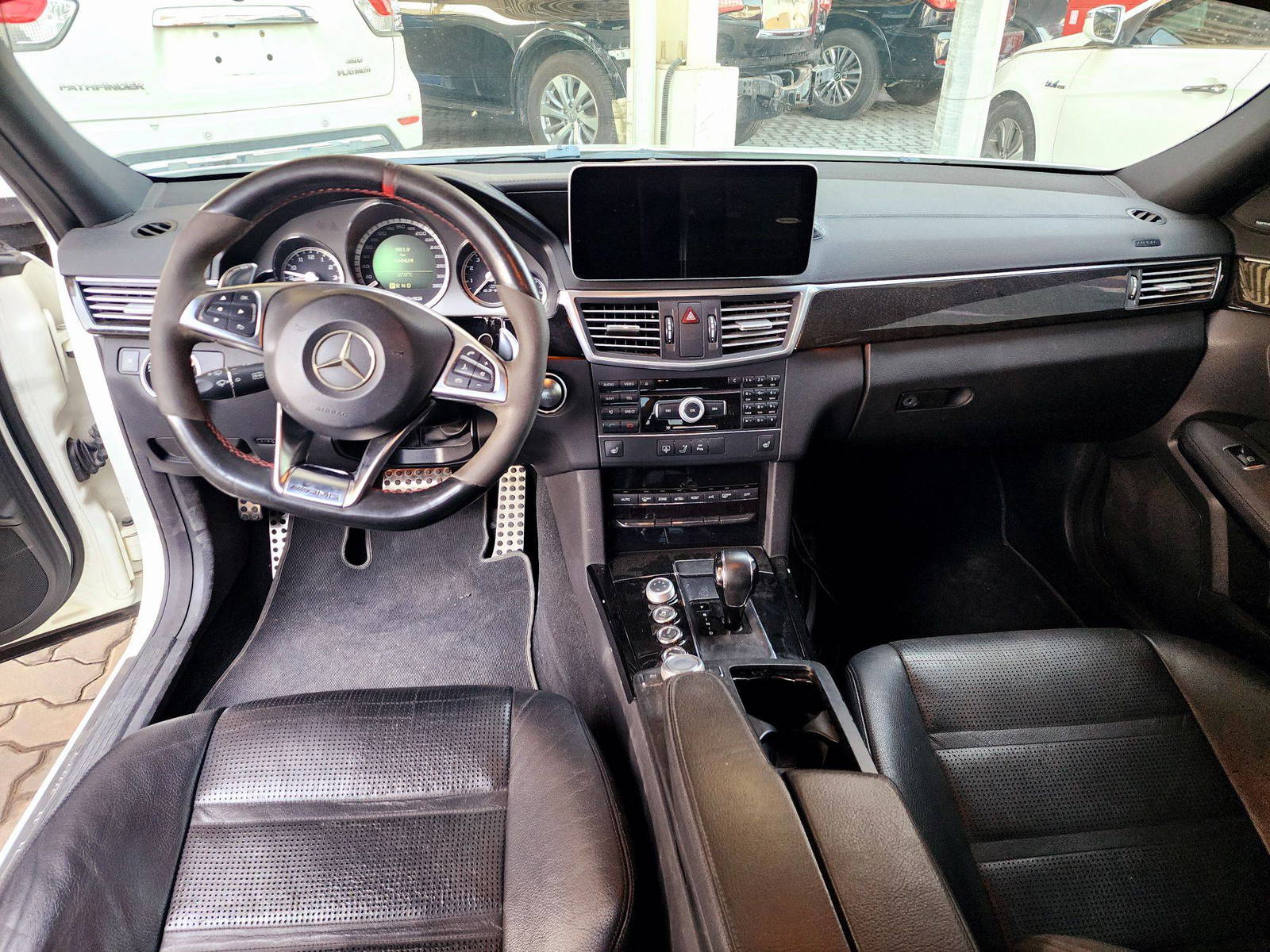 2011 MERCEDES BENZ E 63 AMG-S 4MATIC — 164424 KM — Lot 0771A395843 — Souq - Marhaba Auctions Used Cars - Image 7