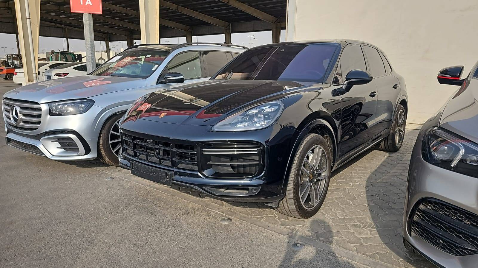 Porsche Cayenne 2023 view 2