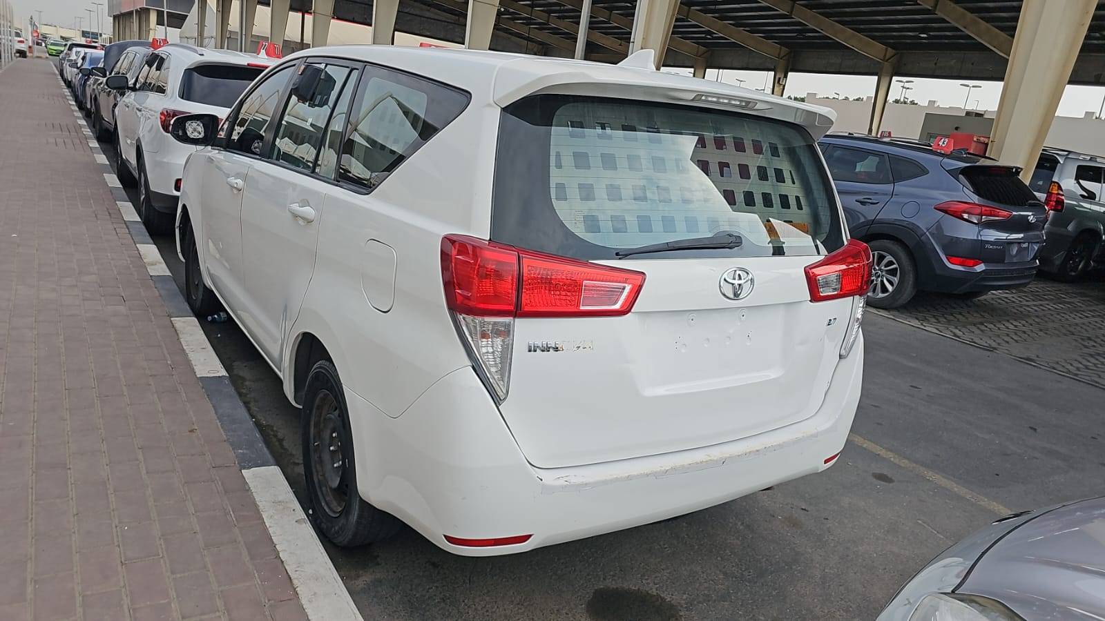2017 TOYOTA INNOVA — 832964 KM — Lot EMSH0108262 — Souq - Marhaba Auctions Used Cars - Image 4