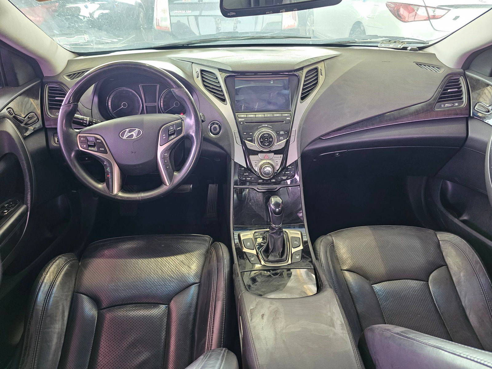 2011 HYUNDAI GRANDEUR — 268518 KM — Lot 021816 — Ind. 12 - Marhaba Auctions Used Cars - Image 7
