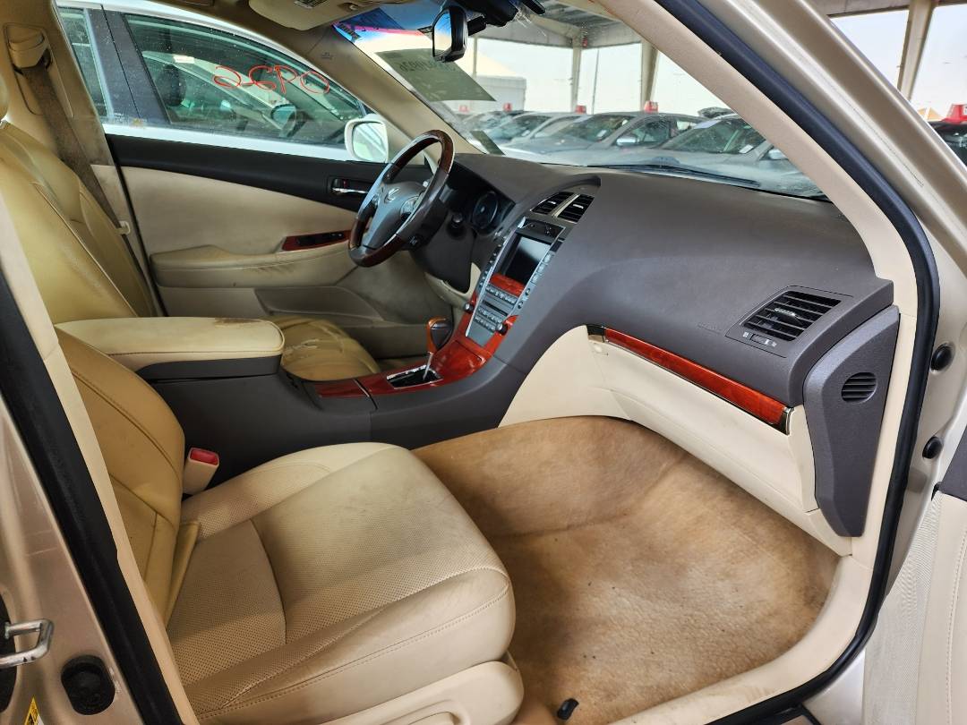 2011 LEXUS ES 350 — 247434 Miles — Lot 38940926 — Souq - Marhaba Auctions Used Cars - Image 6