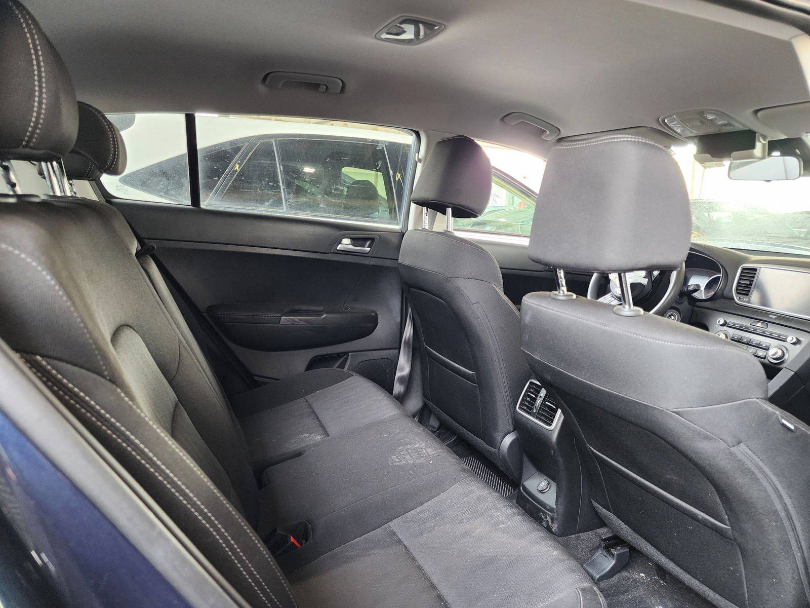 2021 KIA SPORTAGE — 61011 Miles — Lot AC0M7870664 — Souq - Marhaba Auctions Used Cars - Image 4