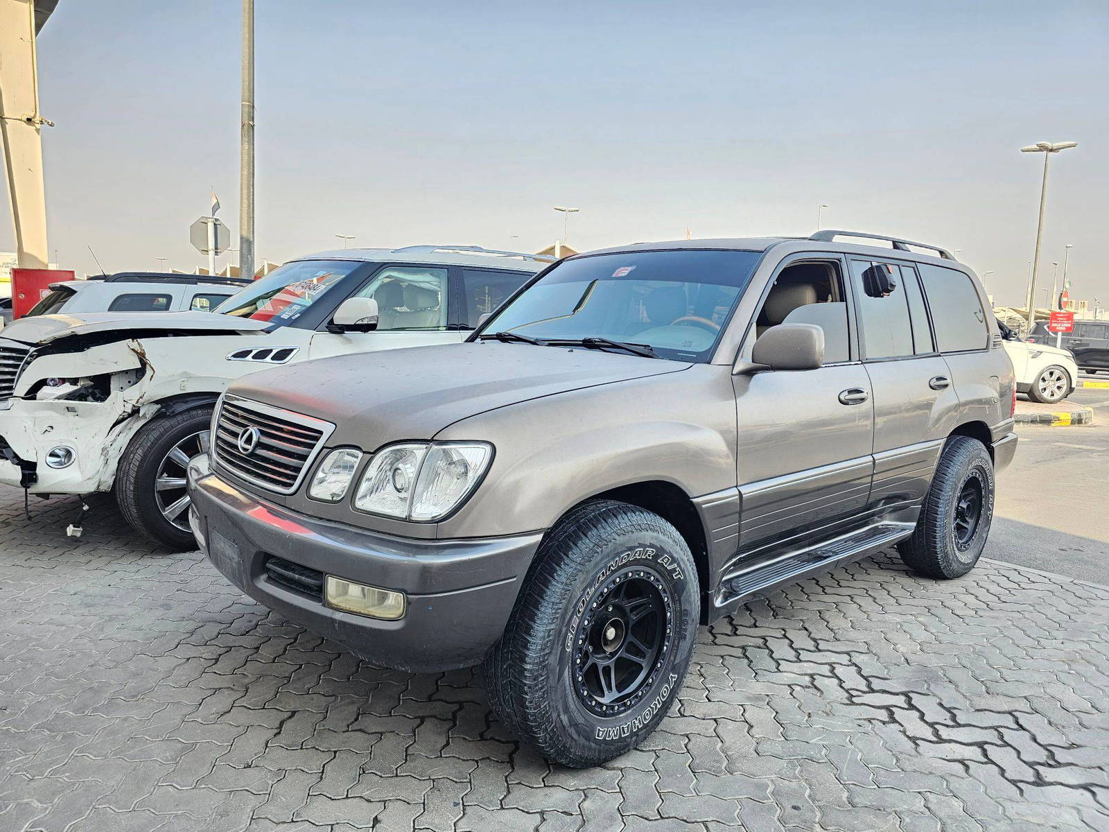 2000 LEXUS LX 470 — 318629 Miles — Lot 8Y0081329 — Souq - Marhaba Auctions Used Cars - Image 5