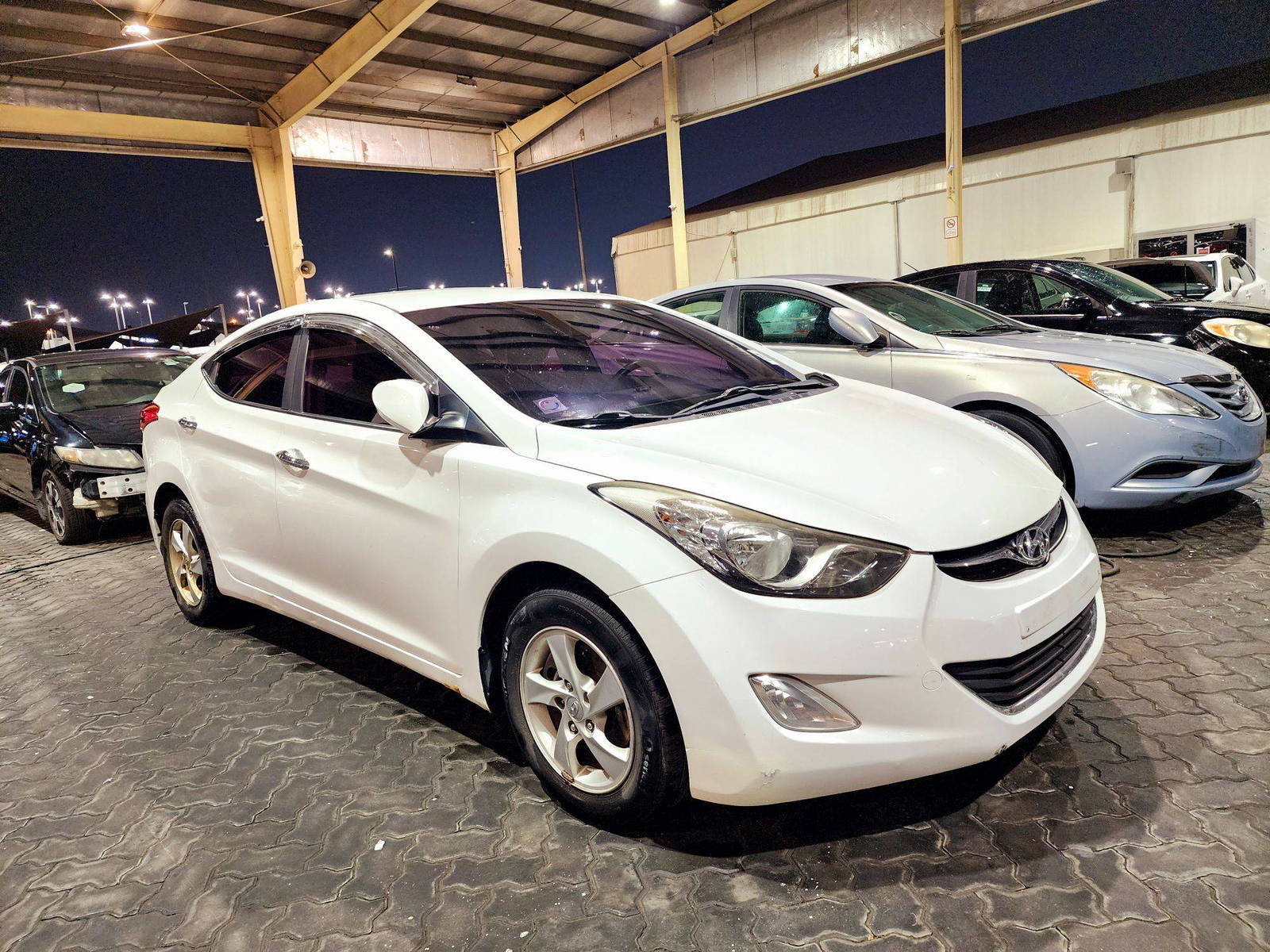 2011 HYUNDAI AVANTE — 165573 KM — Lot 060070 — Main - Marhaba Auctions Used Cars - Image 4