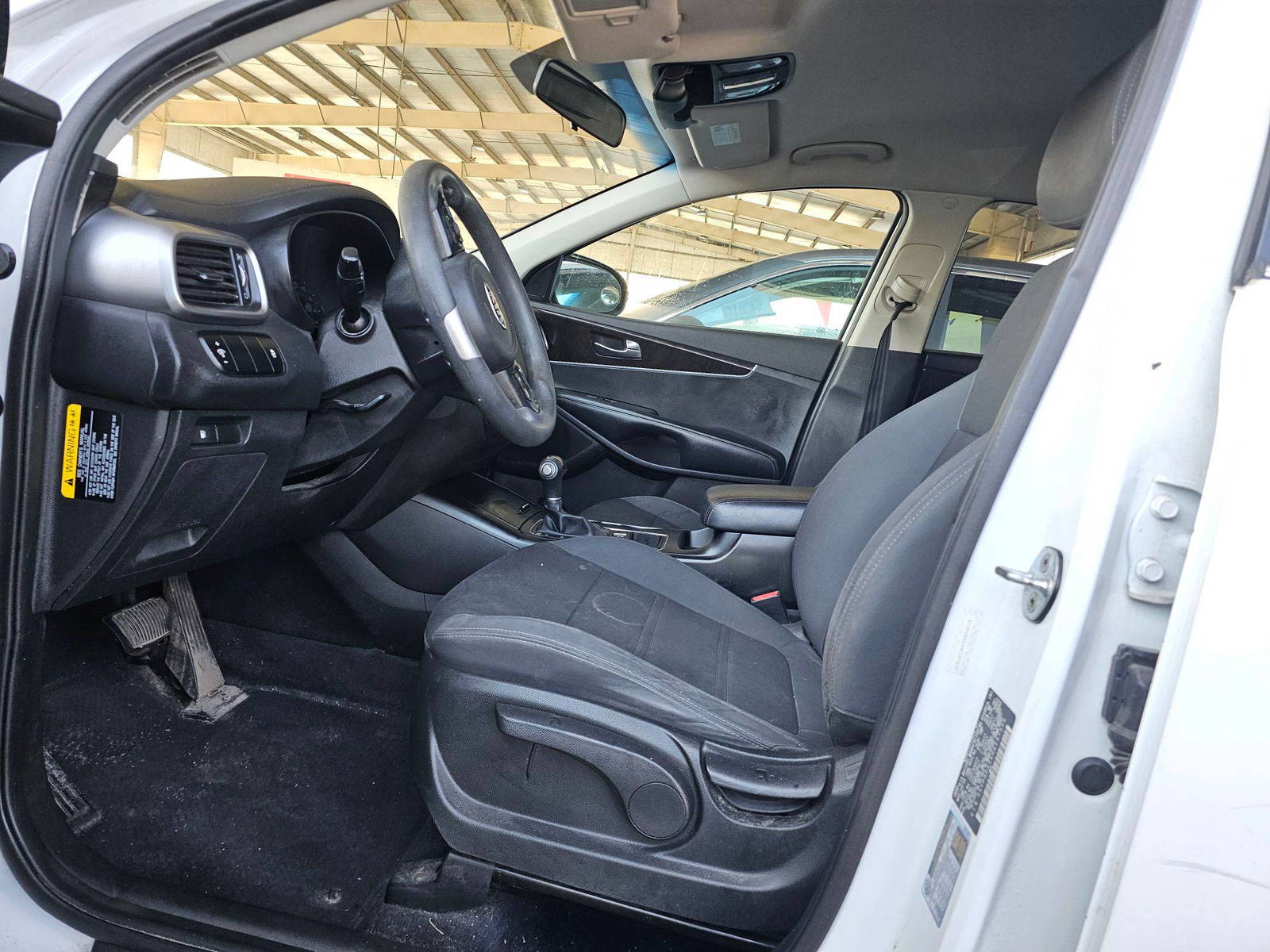 2017 KIA SORENTO — 162791 Miles — Lot G197339 — Souq - Marhaba Auctions Used Cars - Image 8