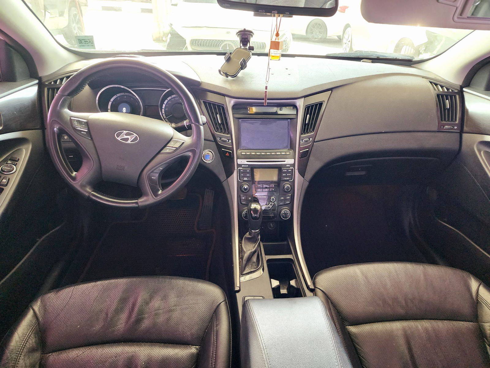 2012 HYUNDAI SONATA — 163069 KM — Lot 428938 — Souq - Marhaba Auctions Used Cars - Image 7