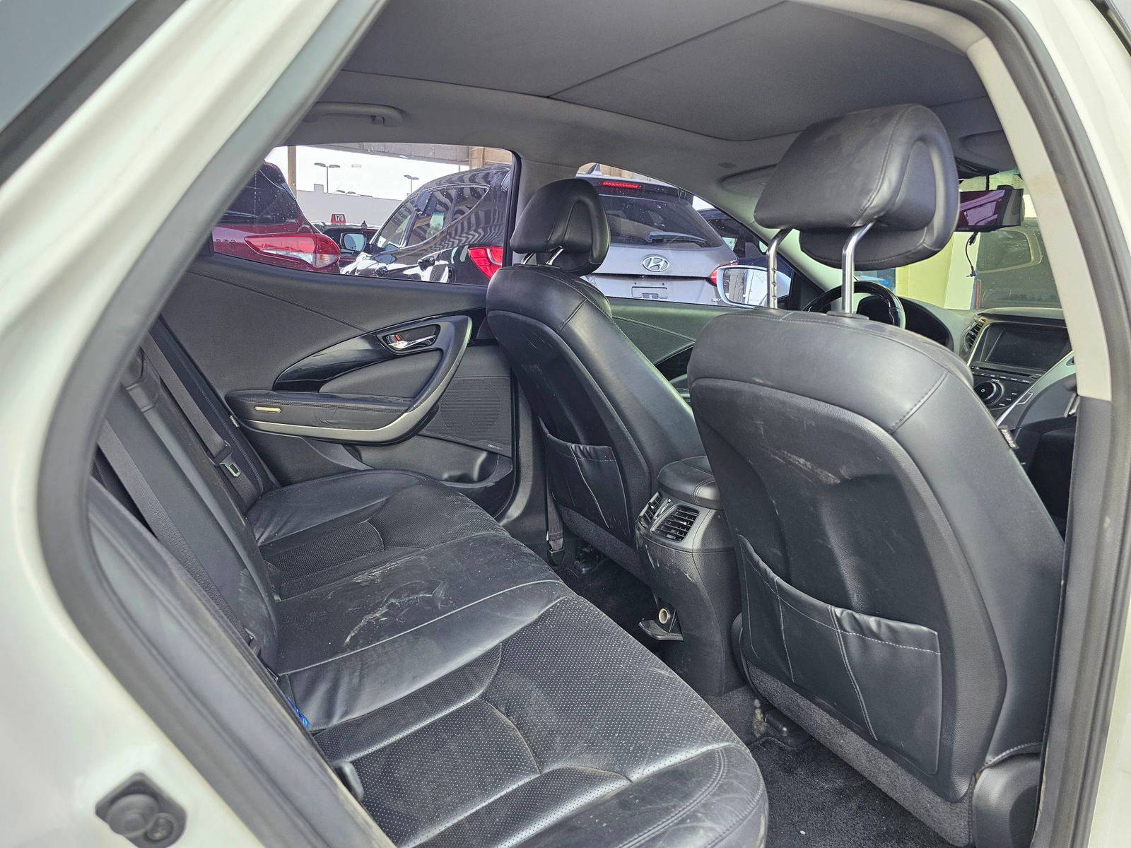 2012 HYUNDAI GRANDEUR — 219526 KM — Lot CA218125 — Souq - Marhaba Auctions Used Cars - Image 6