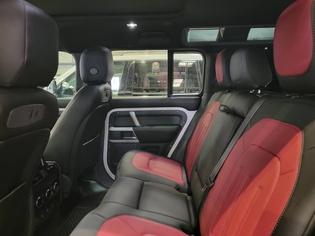 2022 LAND ROVER DEFENDER 110 X-DYNAMIC SE — 80582 KM — Lot N2077348 — Main - Marhaba Auctions Used Cars - Image 7