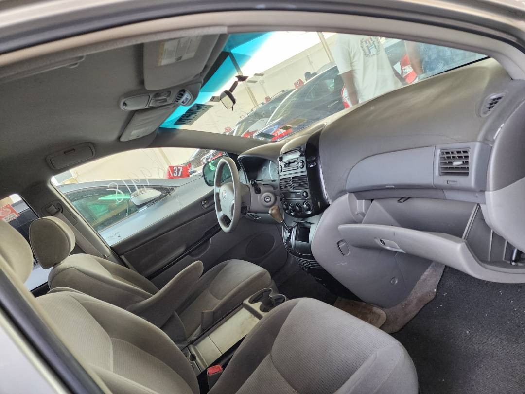 2005 TOYOTA SIENNA — 189918 Miles — Lot 32136 — Souq - Marhaba Auctions Used Cars - Image 7