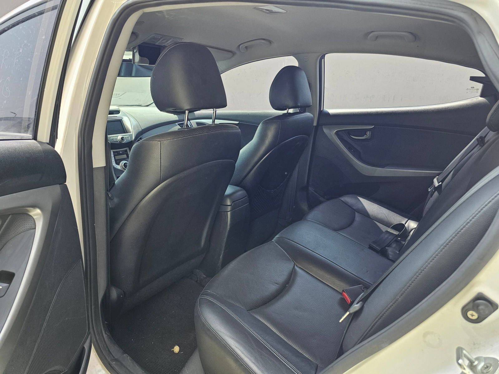 2012 HYUNDAI AVANTE — 285858 KM — Lot 536466 — Souq - Marhaba Auctions Used Cars - Image 6