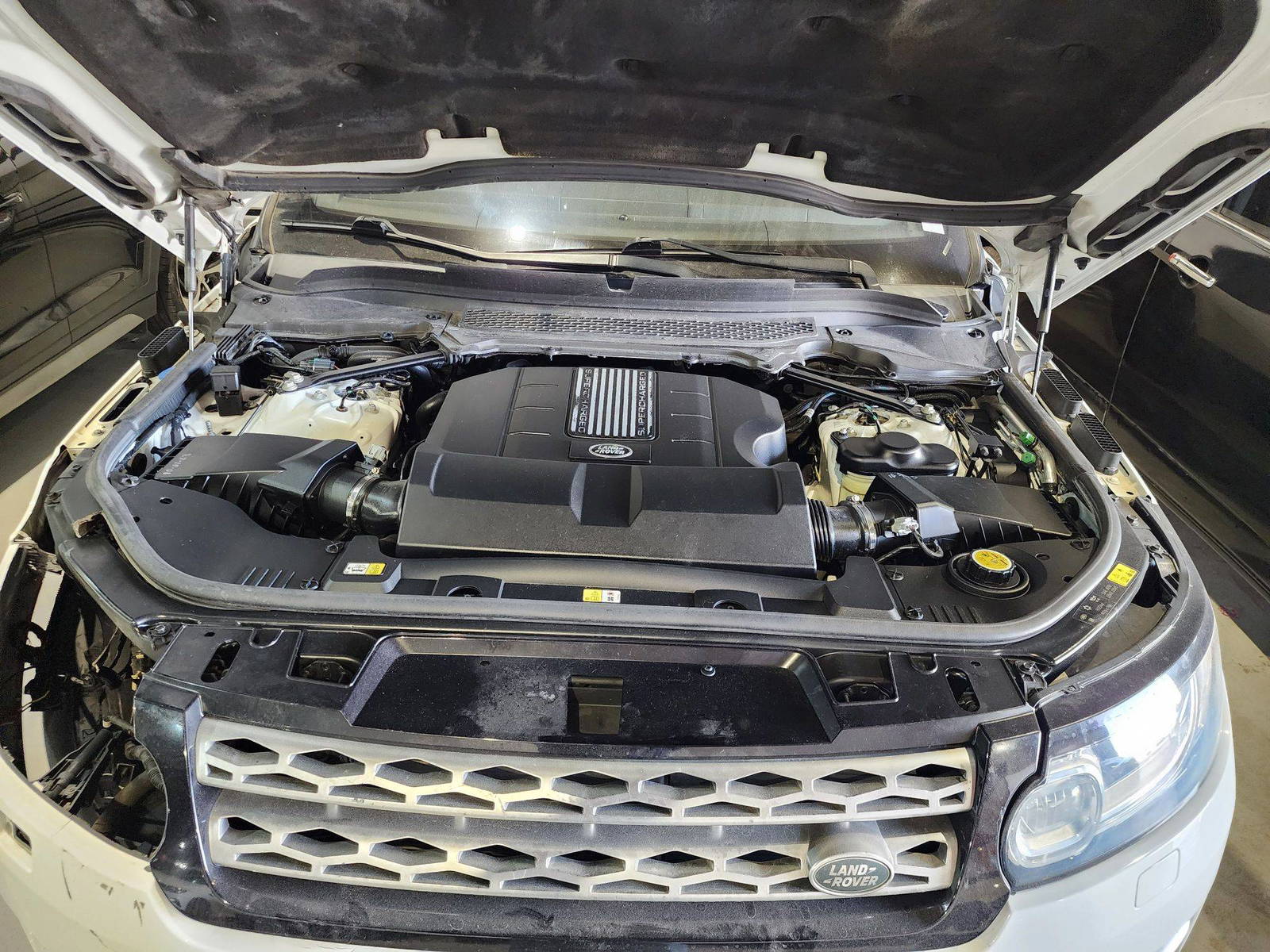 2016 LAND ROVER RANGE ROVER SPORT — 72705 Miles — Lot 214587 — Al Quoz - Marhaba Auctions Used Cars - Image 15
