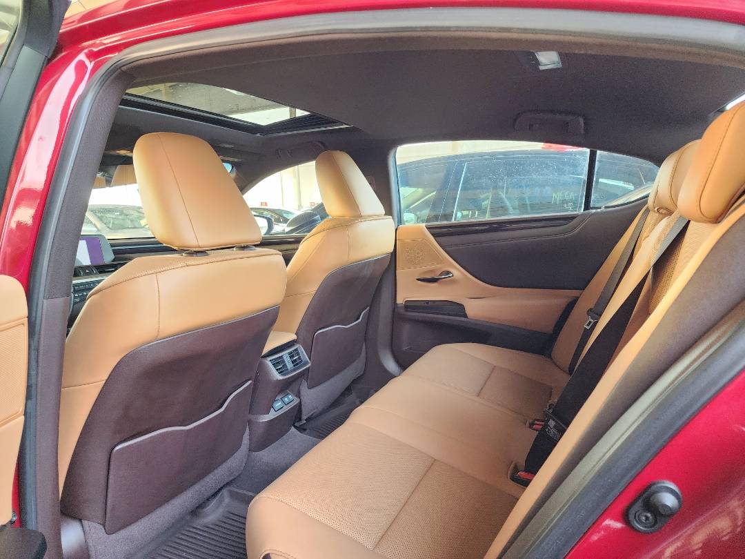 2021 LEXUS ES 300H — 20126 Miles — Lot 38838345 — Souq - Marhaba Auctions Used Cars - Image 10