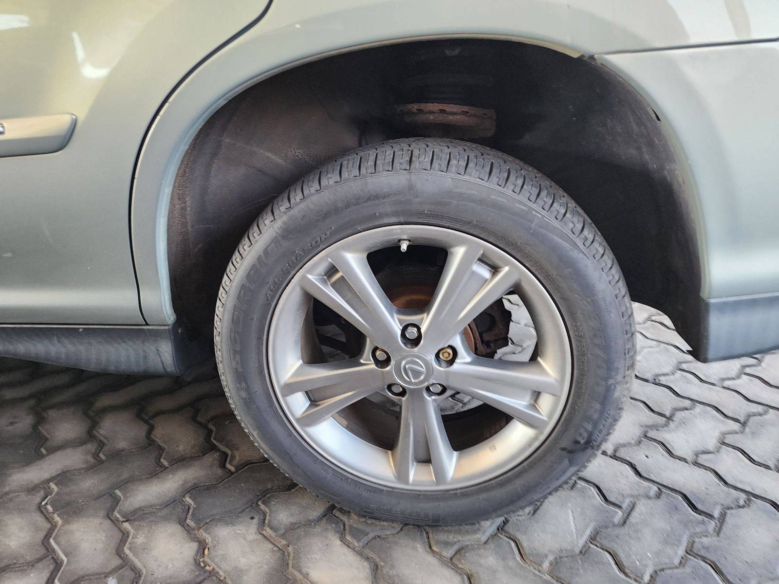 2007 LEXUS RX 400H — 187162 Miles — Lot 2011408 — Souq - Marhaba Auctions Used Cars - Image 11