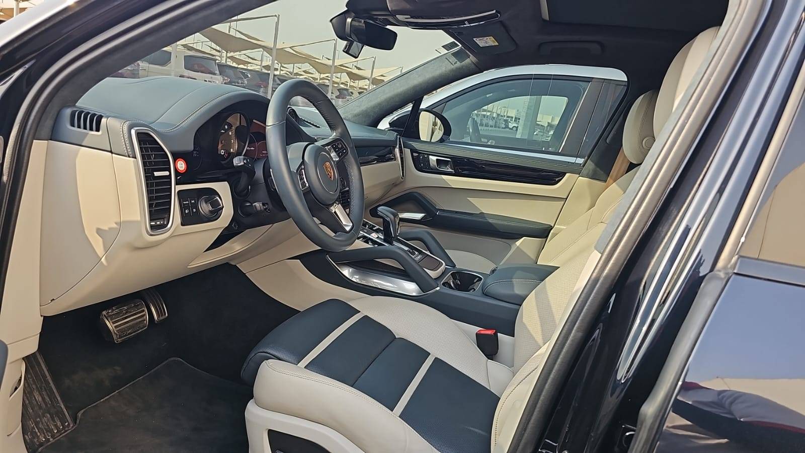 2023 PORSCHE Cayenne — 28801 KM — Lot PDA33102 — Souq - Marhaba Auctions Used Cars - Image 12
