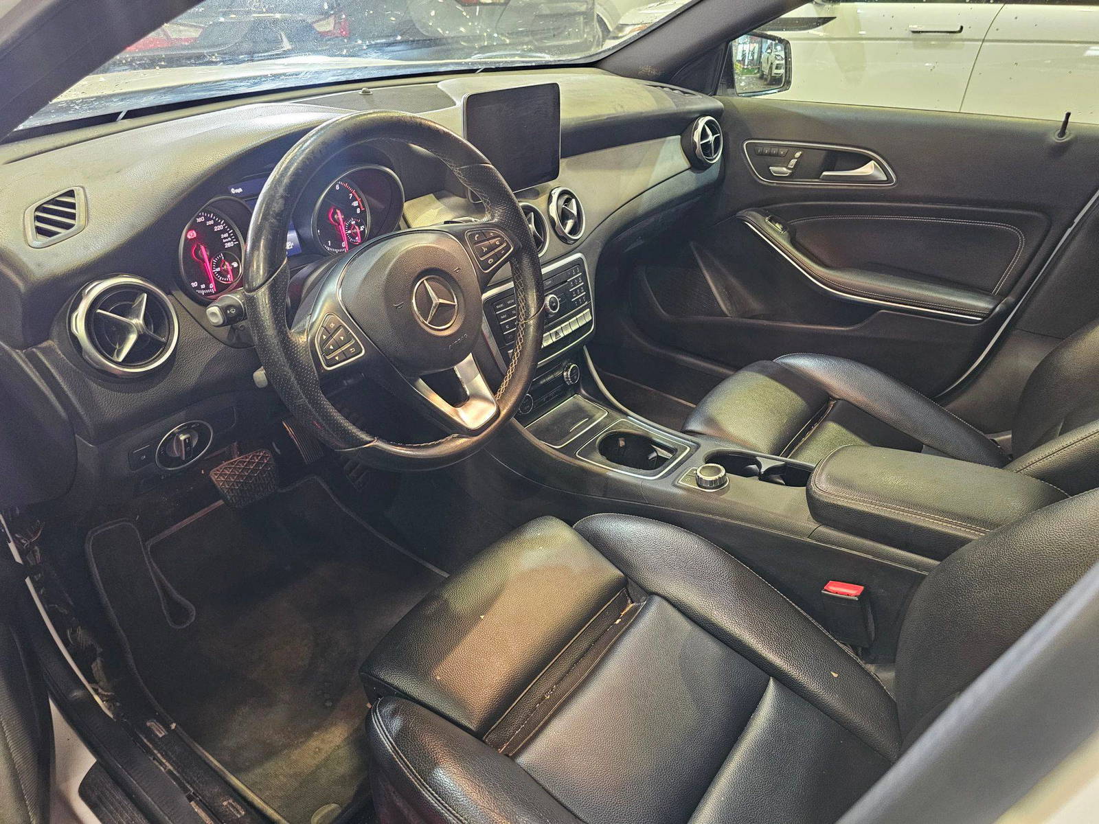 MERCEDES BENZ GLA-250 2018 - Marhaba Auction Used Cars - Image 8