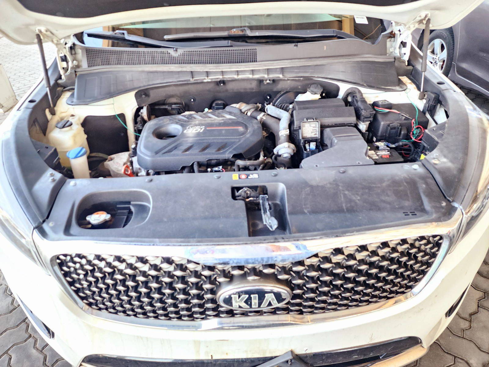 2016 KIA SORENTO — 169086 KM — Lot 86492664 — Souq - Marhaba Auctions Used Cars - Image 11