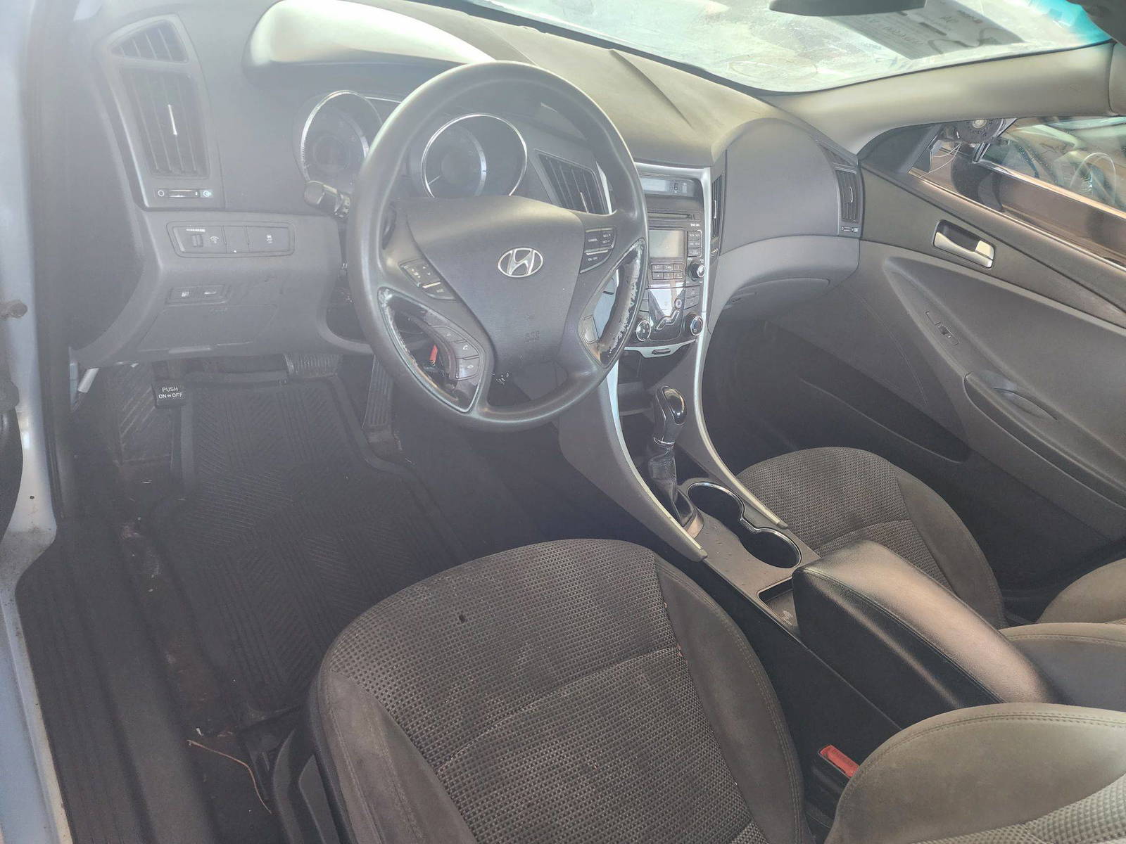 2011 HYUNDAI SONATA — 209878 Miles — Lot 54057303 - Marhaba Auctions Used Cars - Image 4