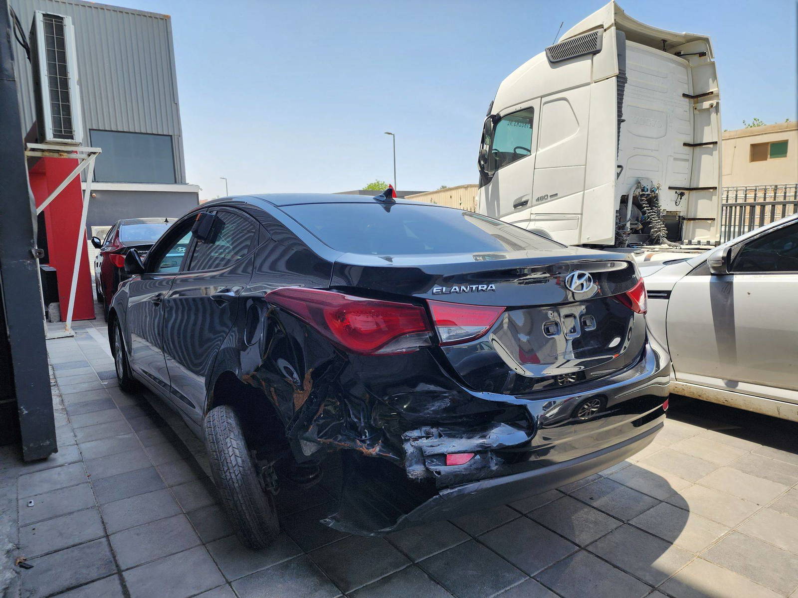 2015 HYUNDAI ELANTRA — 156587 Miles — Lot 214587 — Al Quoz - Marhaba Auctions Used Cars - Image 4