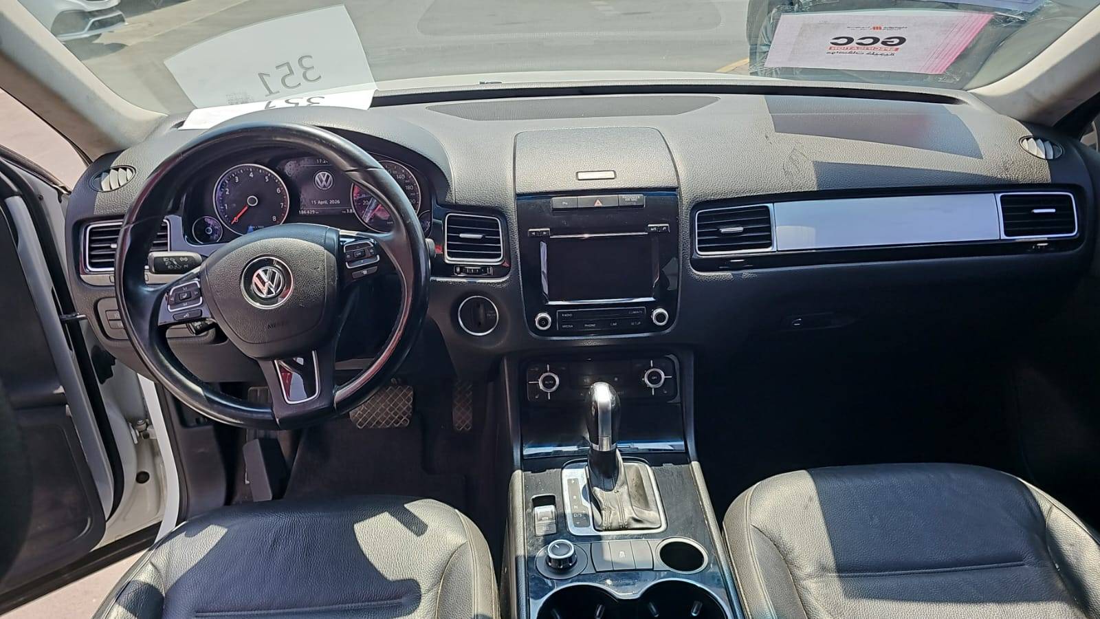 2013 VOLKSWAGEN TOUAREG V6 — sold — 186429 KM — Lot 1DD009998 — Souq - Marhaba Auctions Used Cars - Image 10