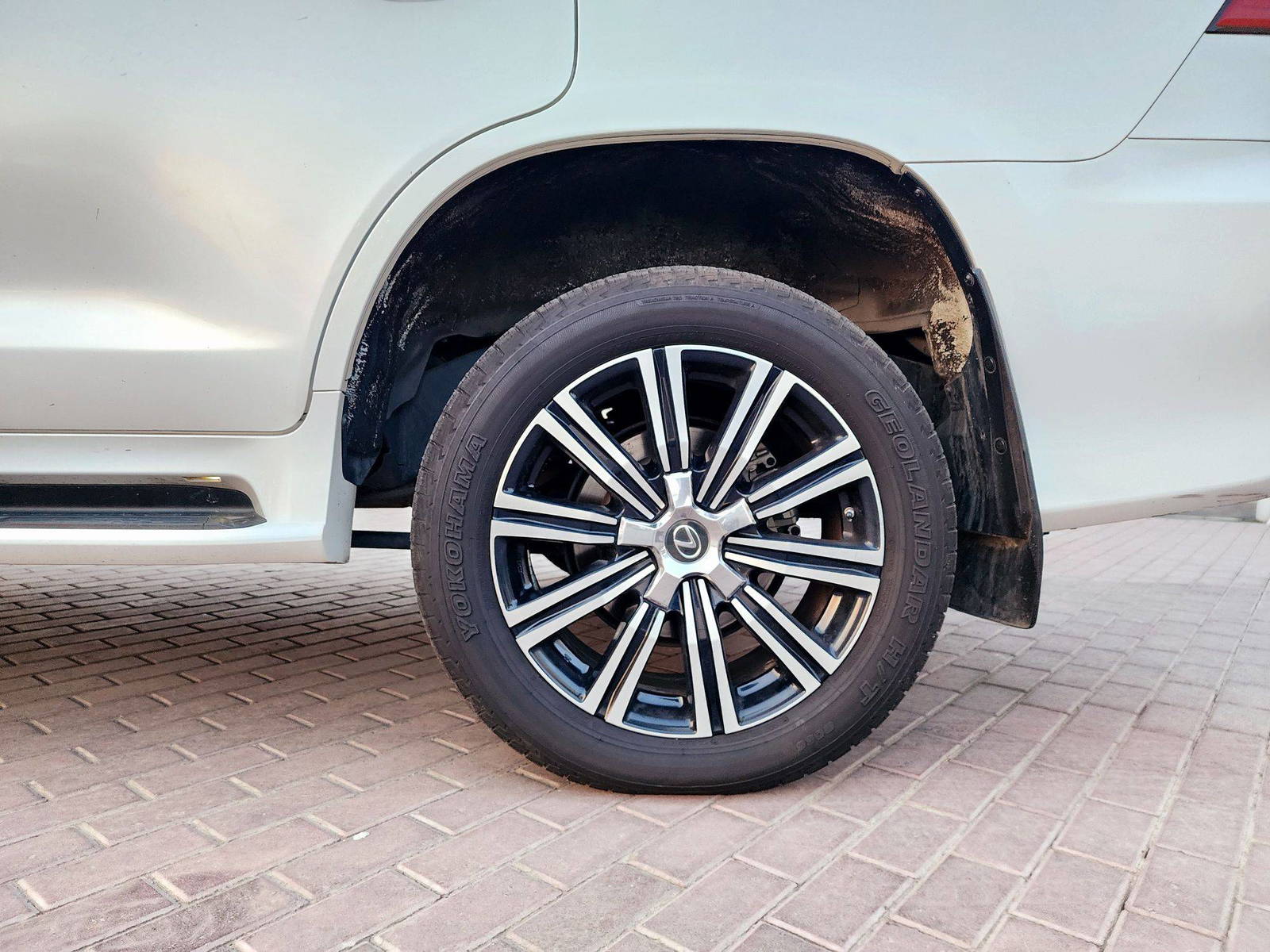 2018 LEXUS LX 570 — 121496 Miles — Lot J4262959 — Souq - Marhaba Auctions Used Cars - Image 11