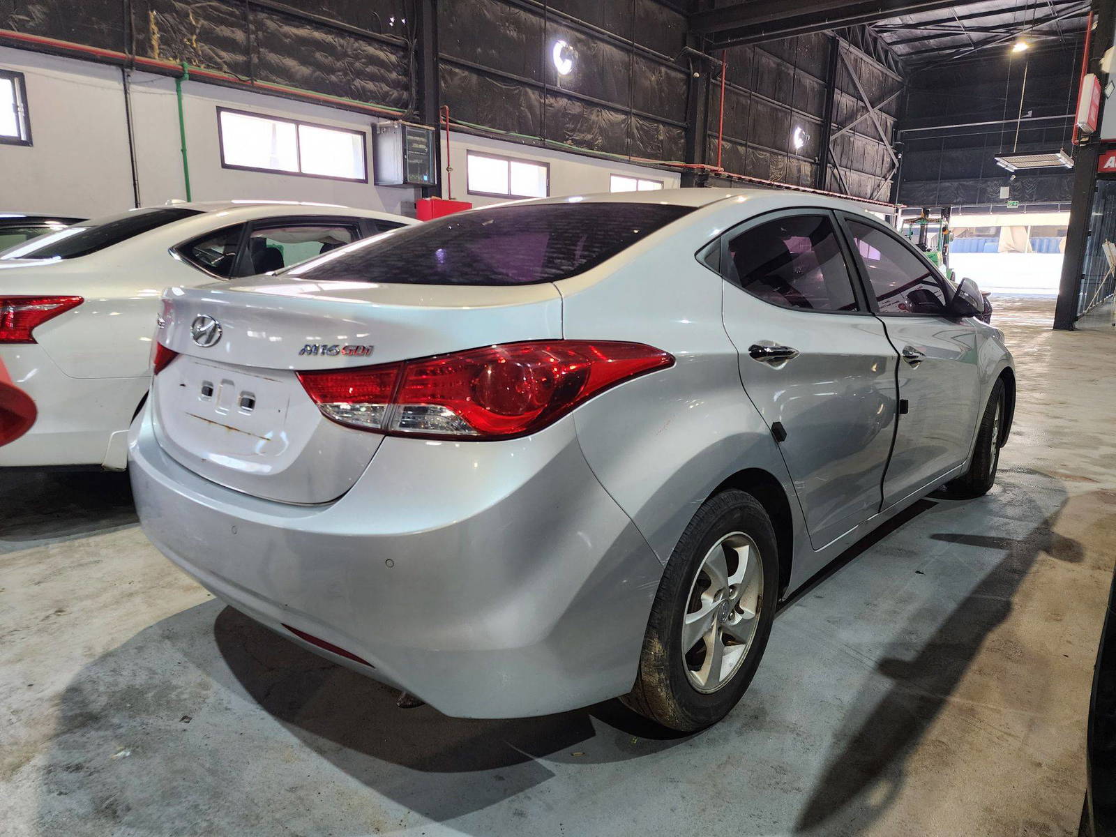 2011 HYUNDAI AVANTE — 184166 KM — Lot 004126 — Al Quoz - Marhaba Auctions Used Cars - Image 4