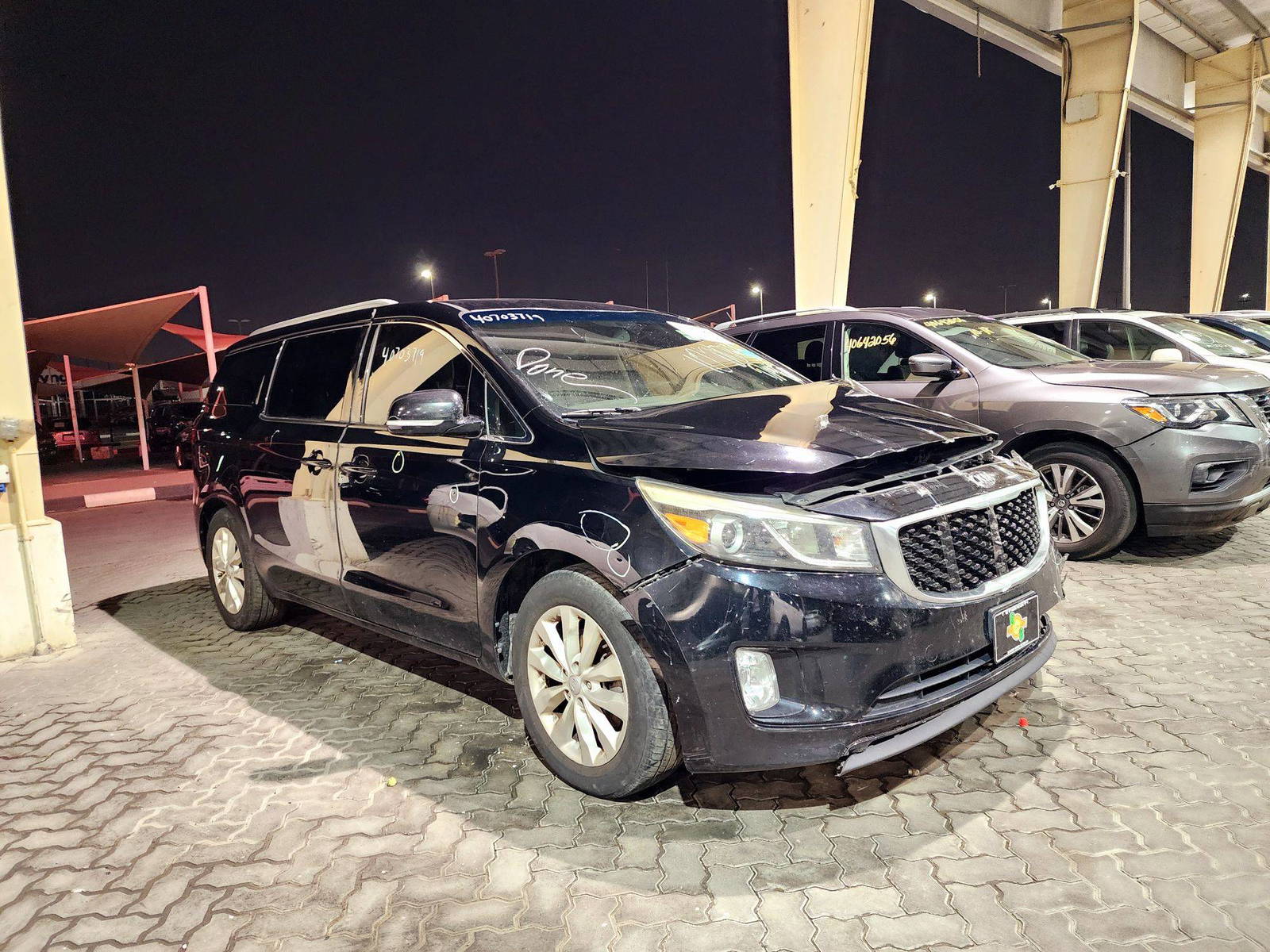 2016 KIA SEDONA — 175389 Miles — Lot 40703719 — Souq - Marhaba Auctions Used Cars - Image 4